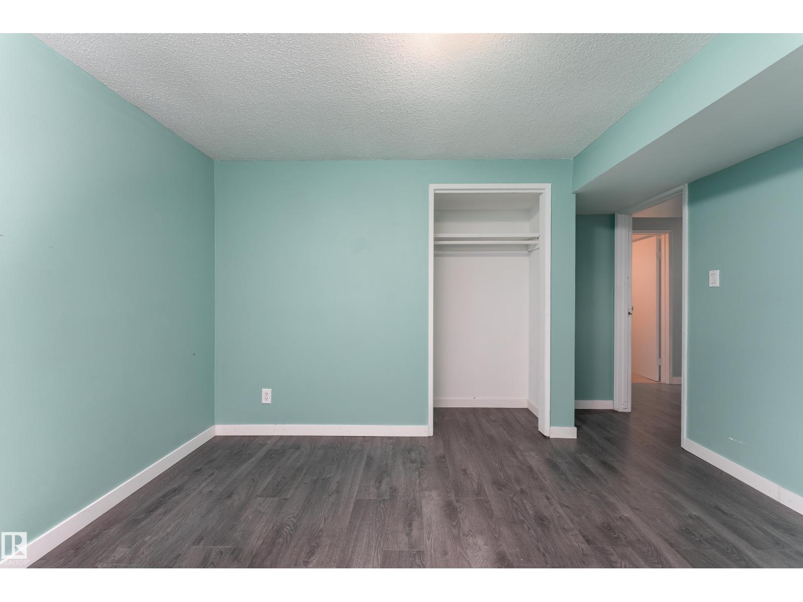 8011 44 AV NW - 25