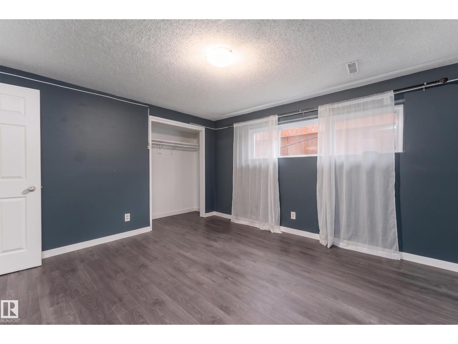 8011 44 AV NW - 26