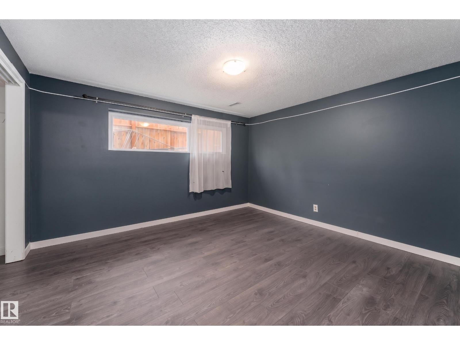 8011 44 AV NW - 28
