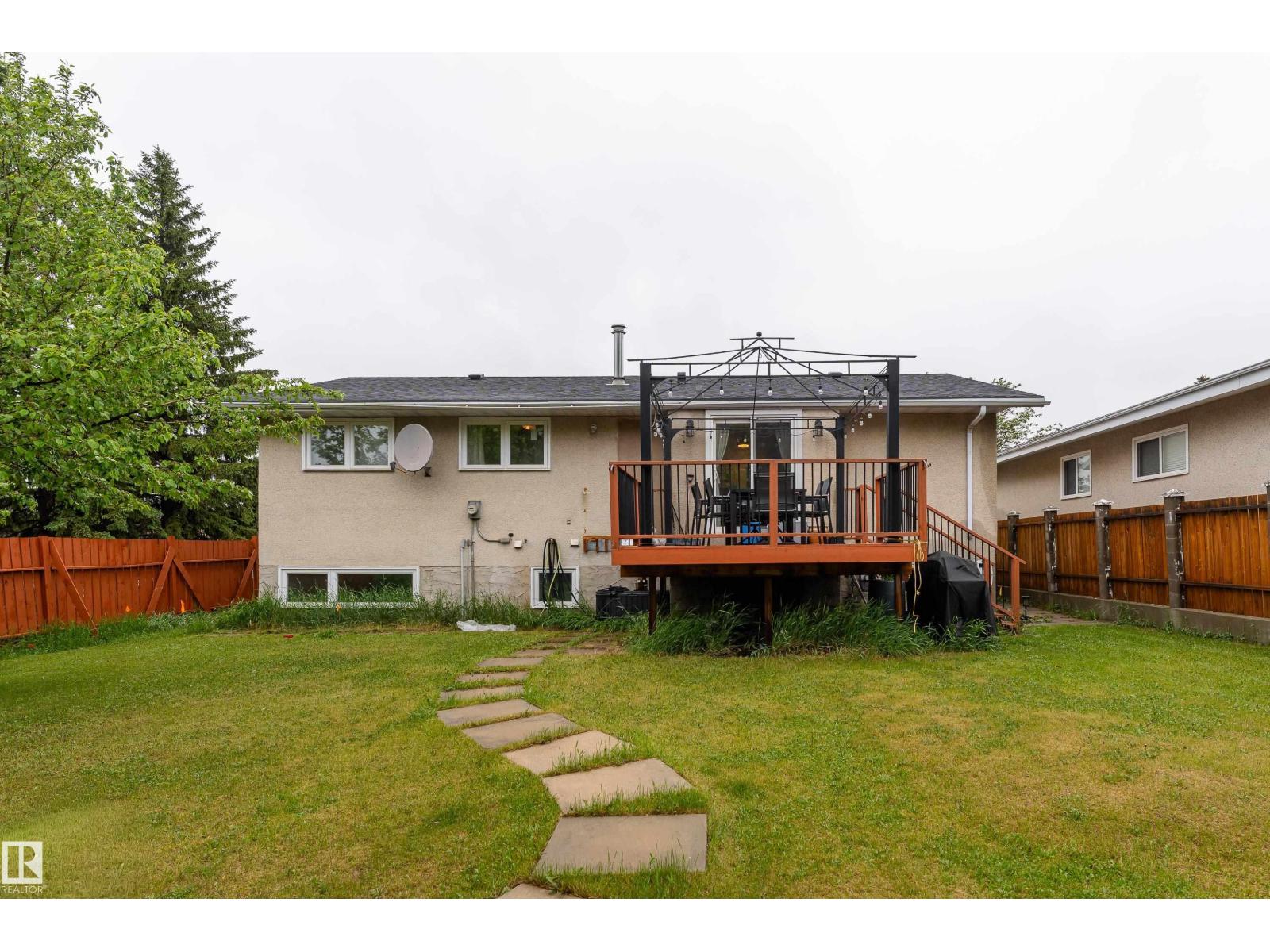 8011 44 AV NW - 32
