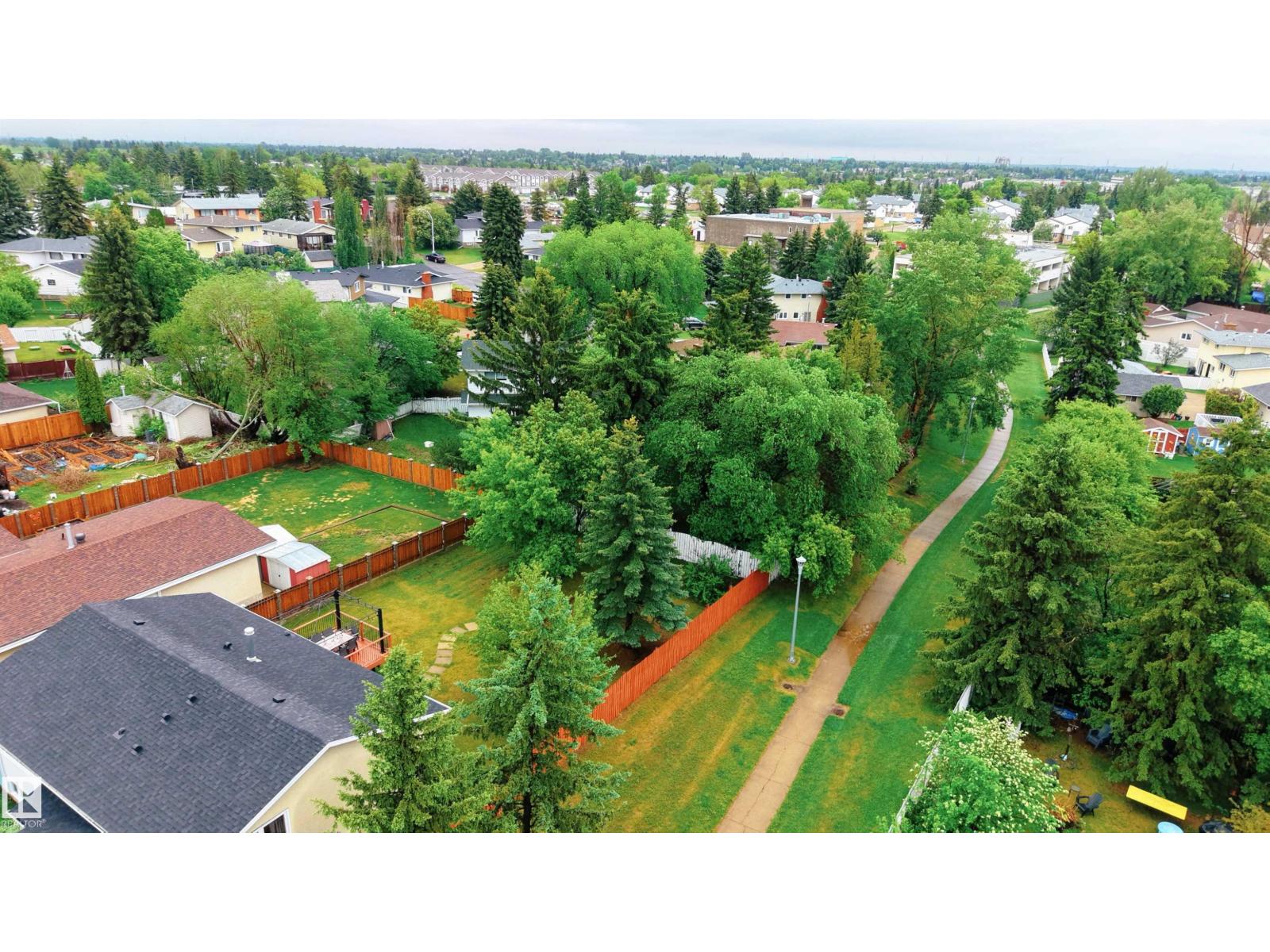 8011 44 AV NW - 38