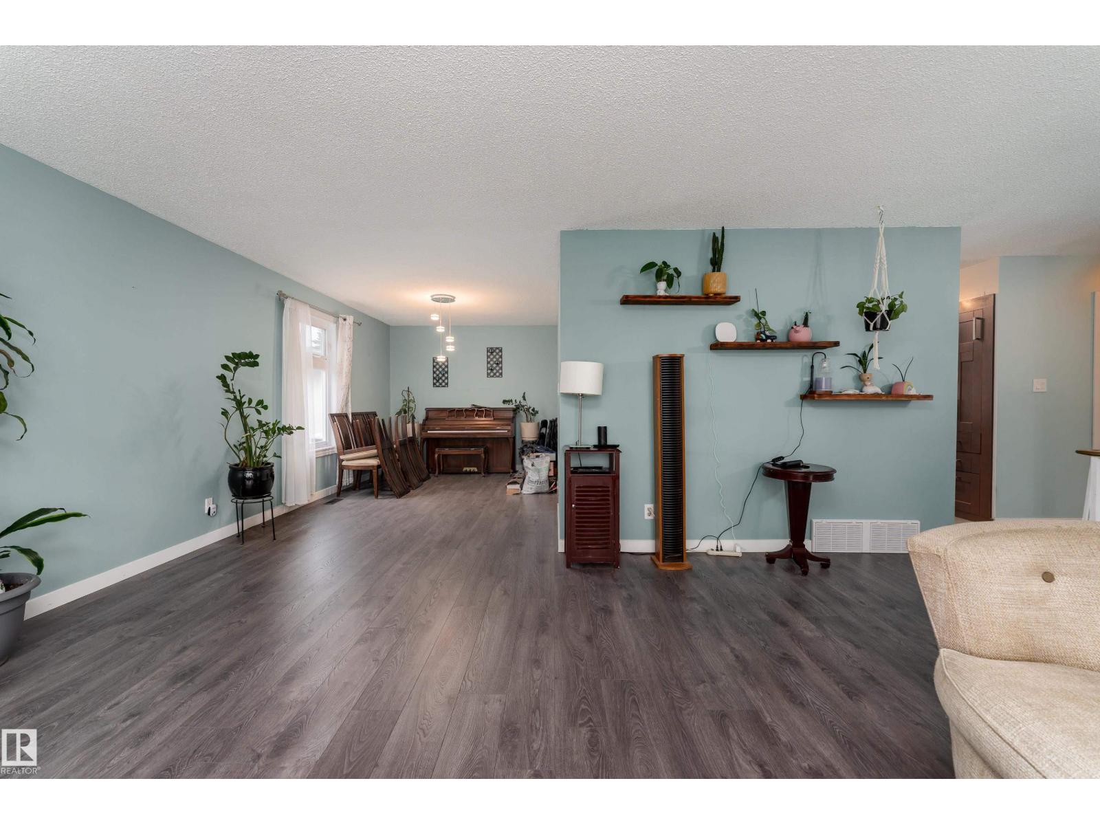 8011 44 AV NW - 7