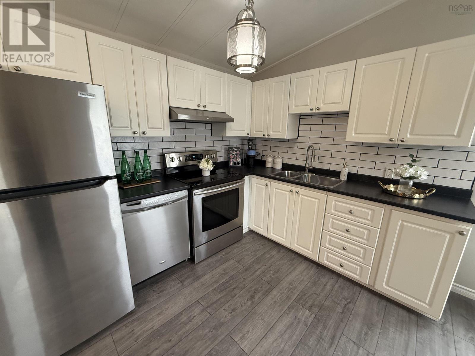 6 Earleton Avenue - 13