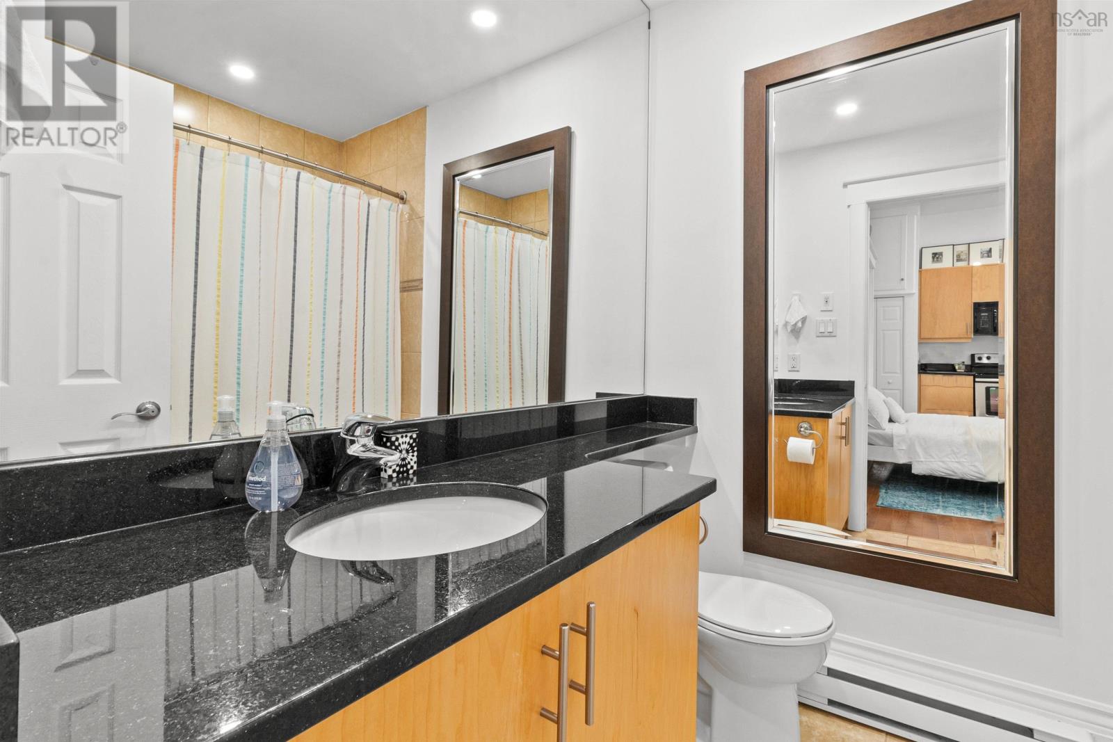 #4 1036 Bland Street - 15