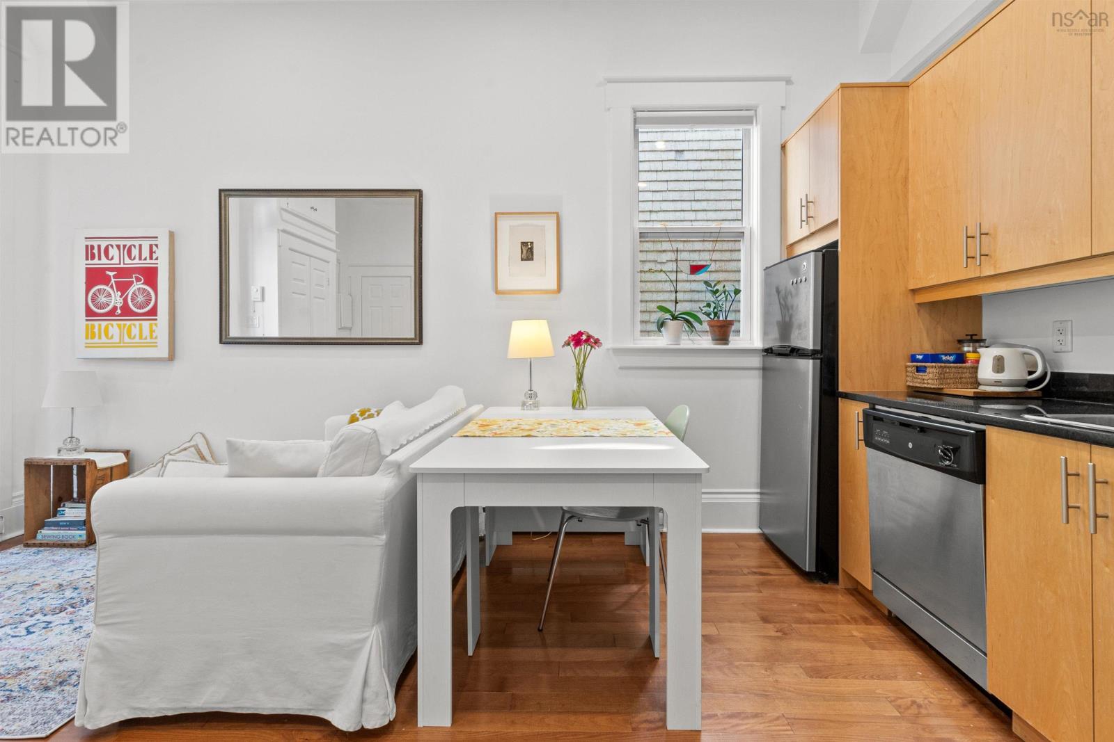 #4 1036 Bland Street - 9