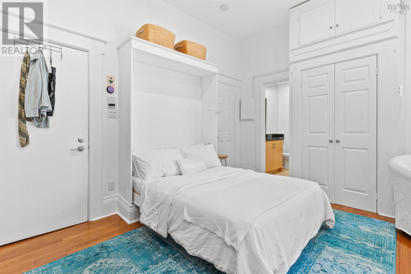 #4 1036 Bland Street - 14