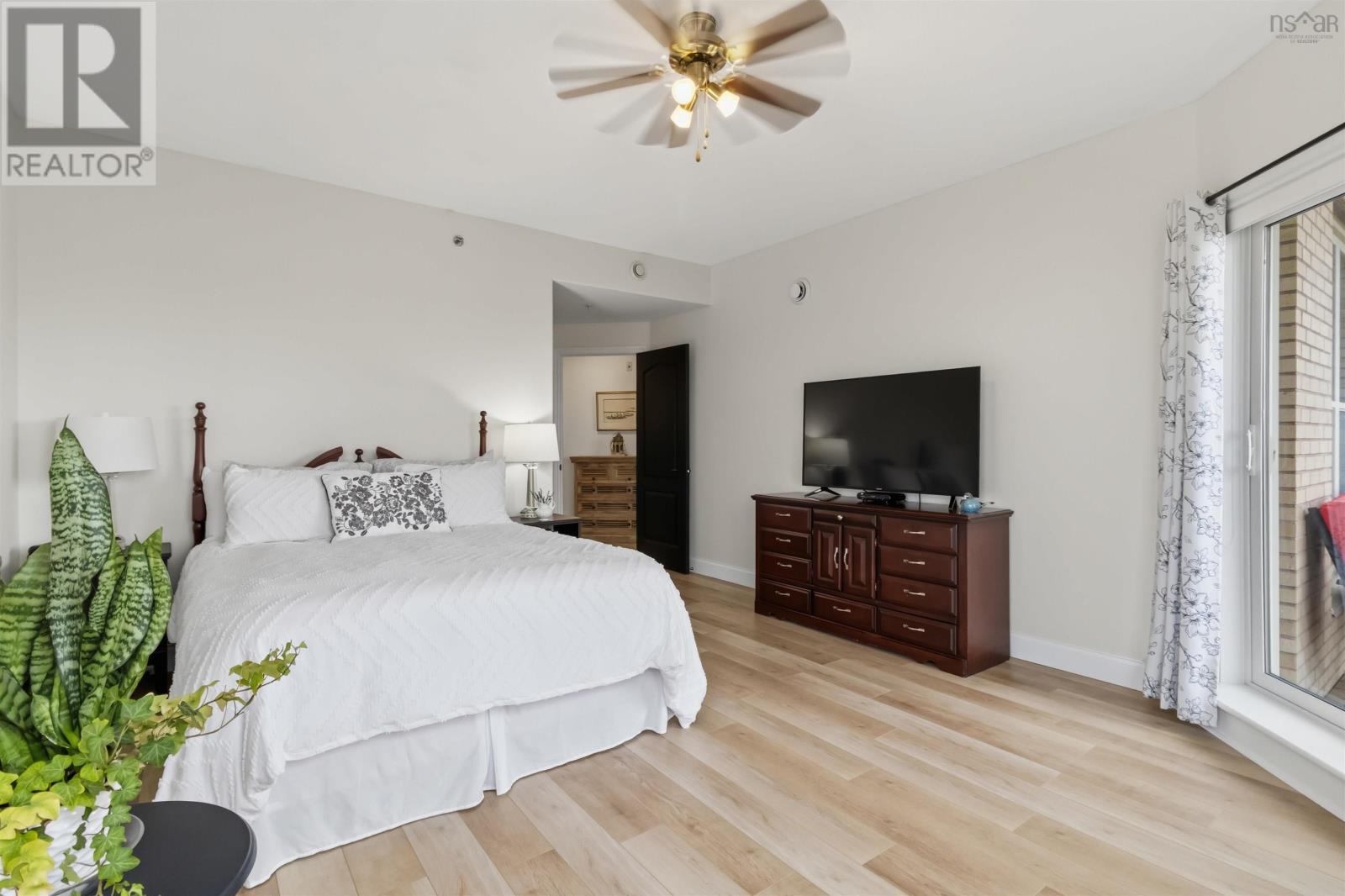 #305 36 Southgate Drive - 27