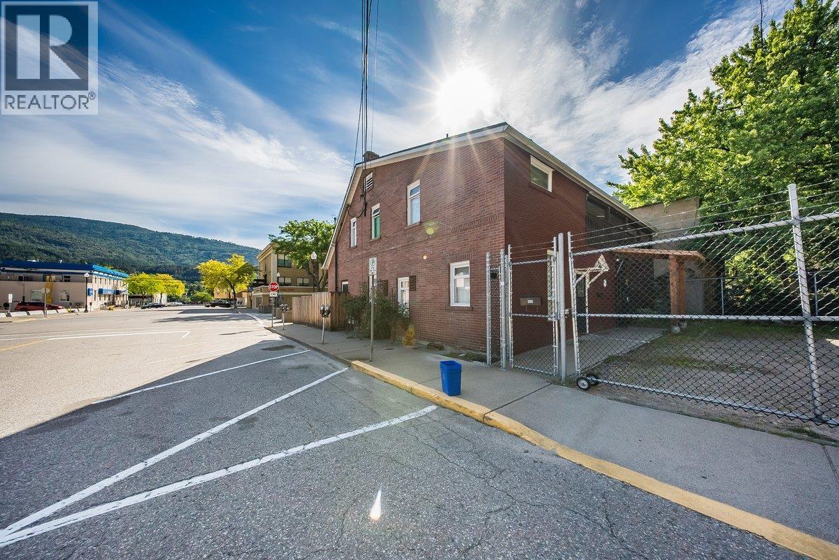 1500 CEDAR Avenue, Trail