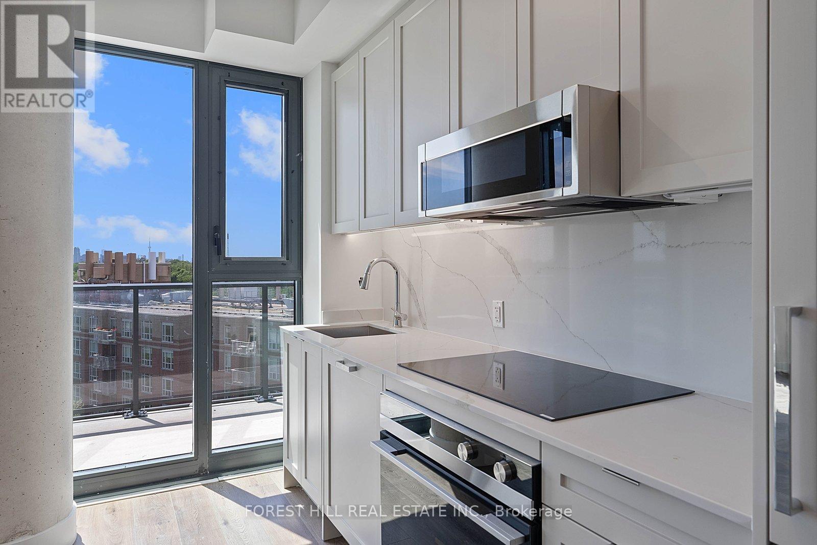 #906 250 LAWRENCE AVENUE W - 13