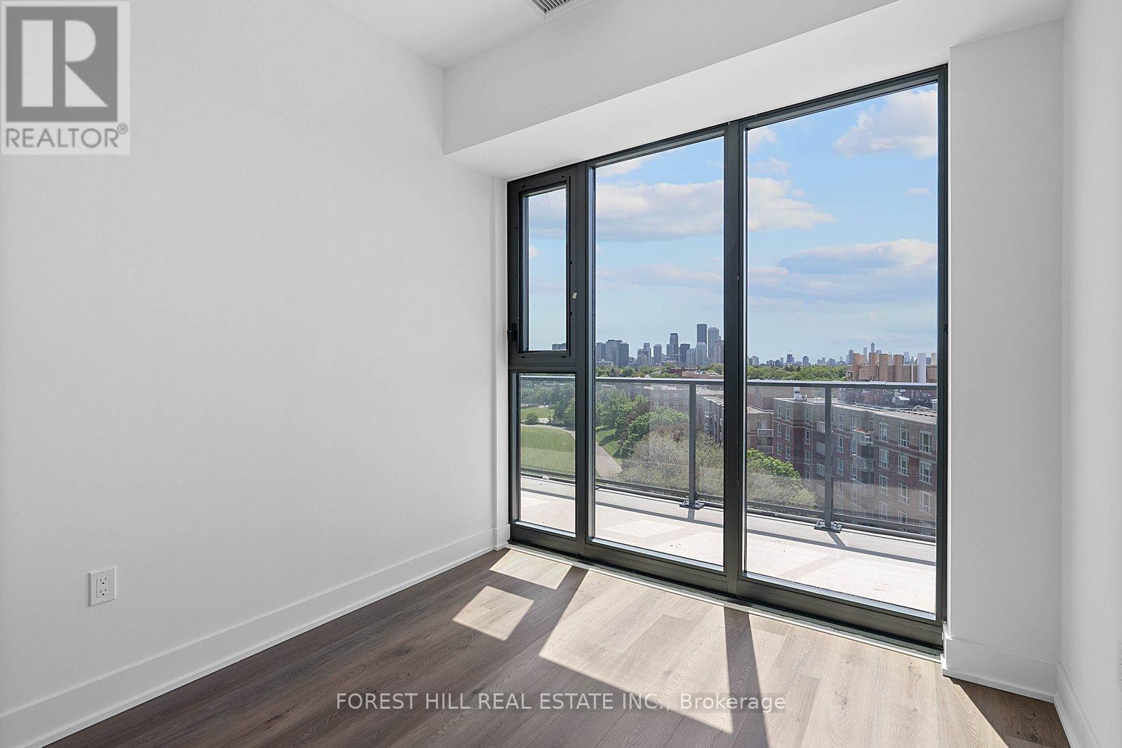#906 250 LAWRENCE AVENUE W - 21
