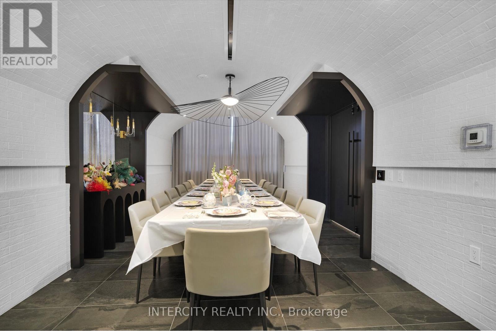 #105 2075 KING ROAD - 17