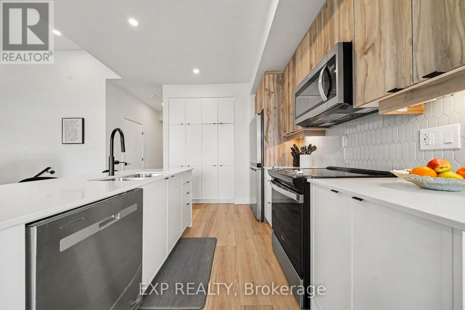 #M 4793 BANK STREET - 13