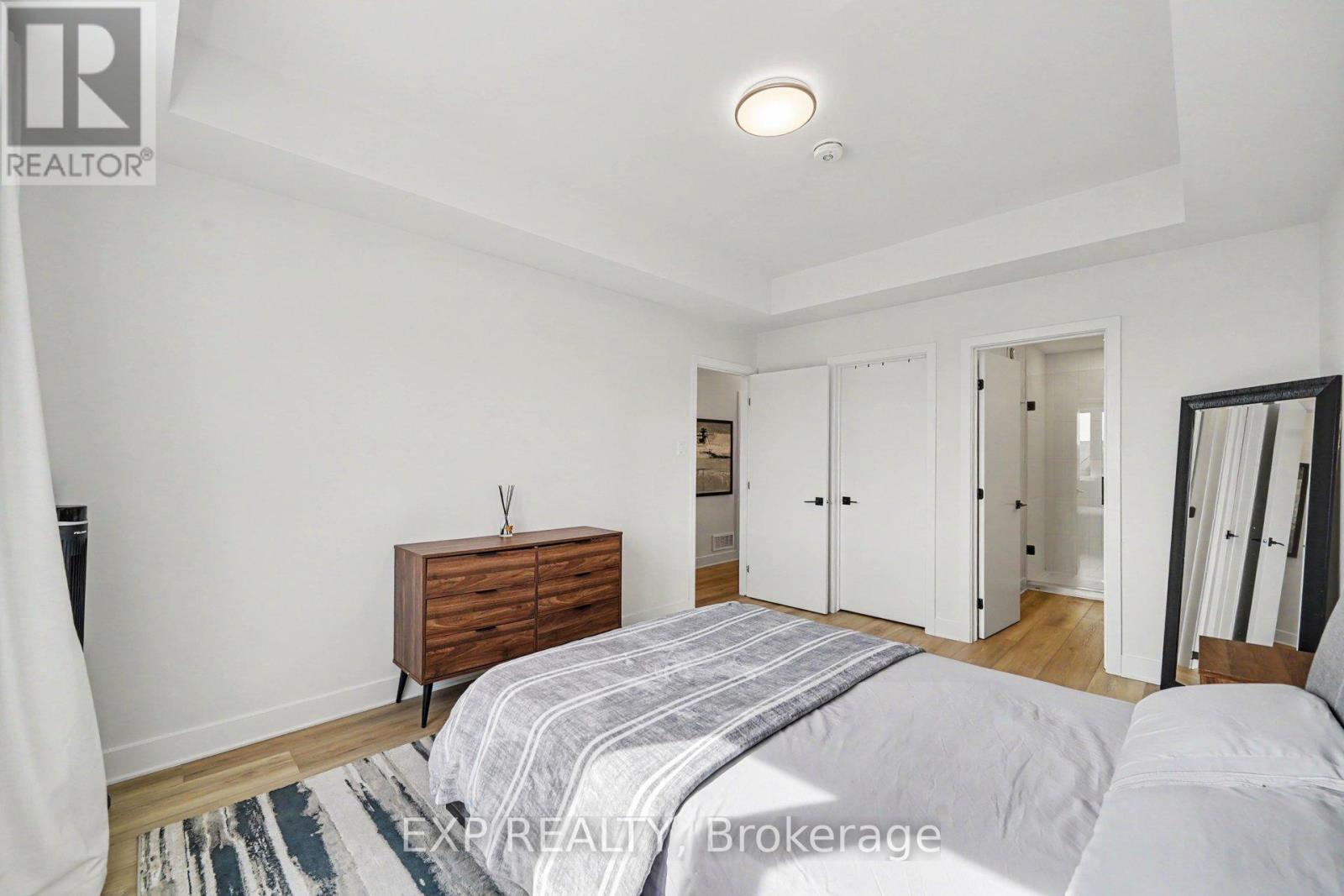#M 4793 BANK STREET - 21