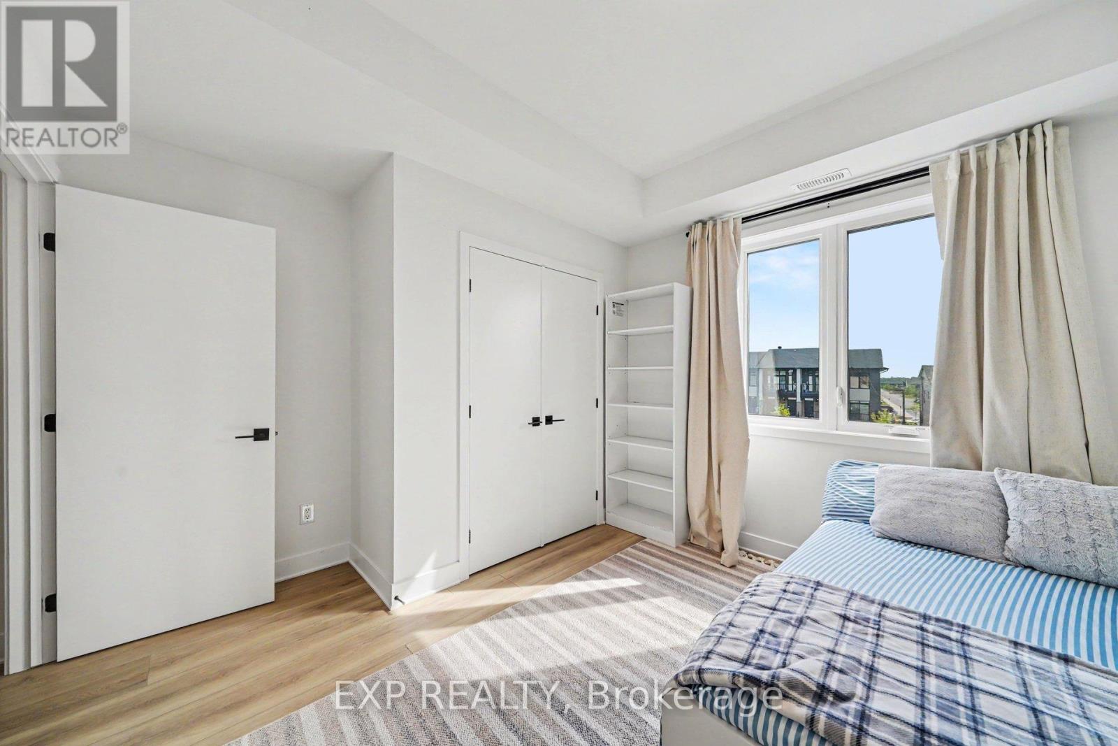 #M 4793 BANK STREET - 24