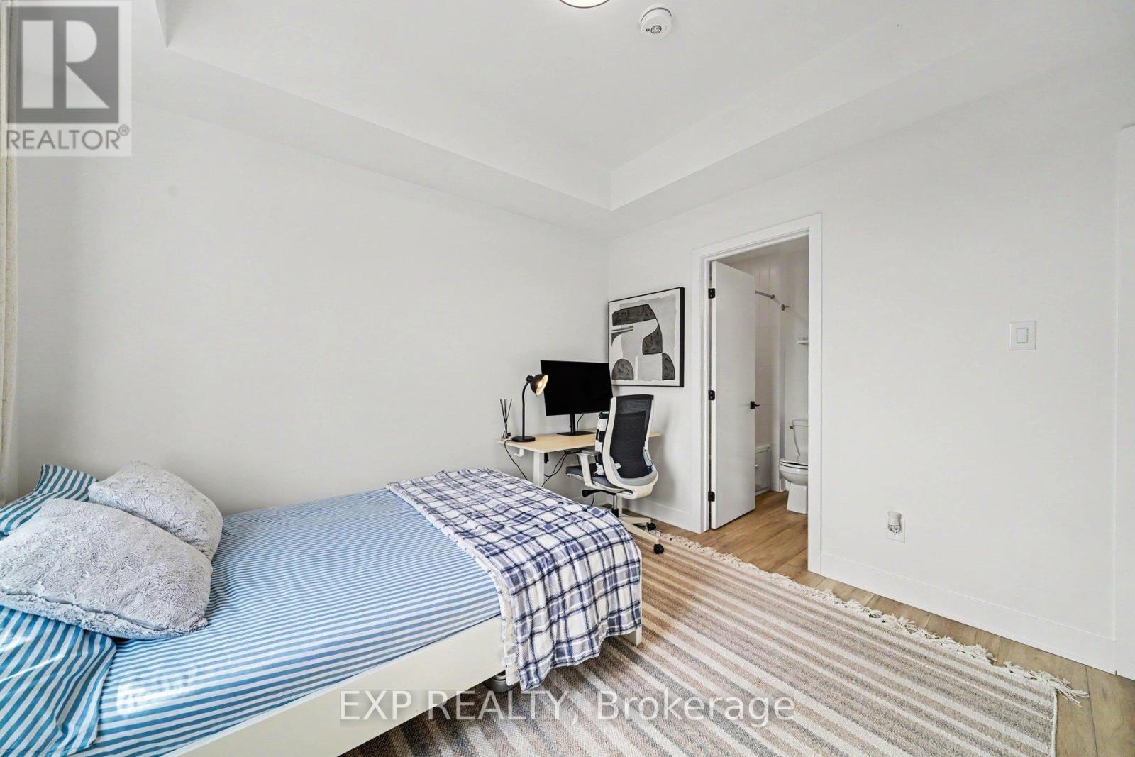 #M 4793 BANK STREET - 25