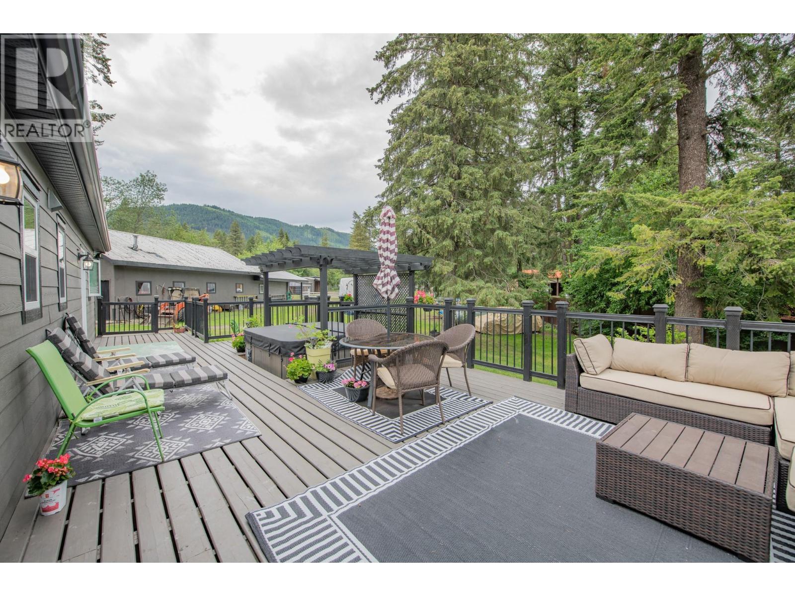 272 Lumby Mabel Lake Road - 27