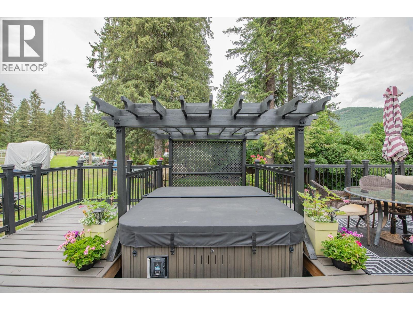 272 Lumby Mabel Lake Road - 28