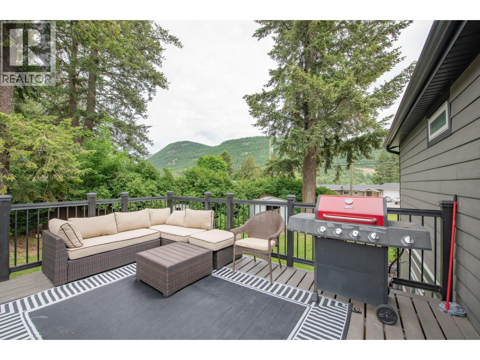 272 Lumby Mabel Lake Road - 29