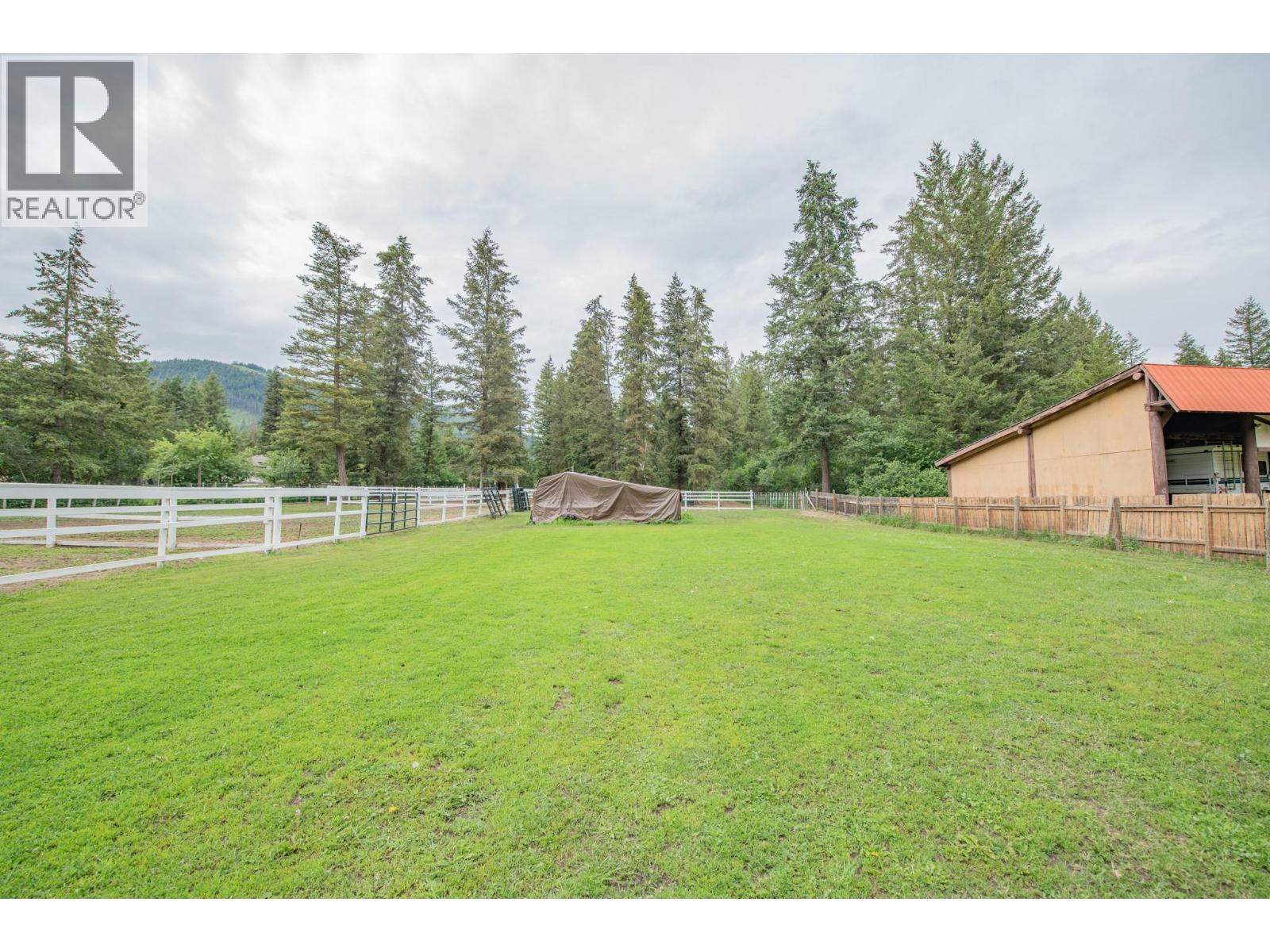 272 Lumby Mabel Lake Road - 46