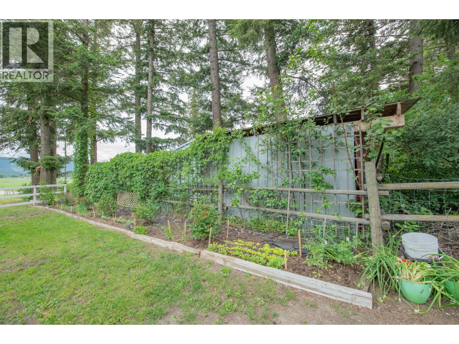 272 Lumby Mabel Lake Road - 59