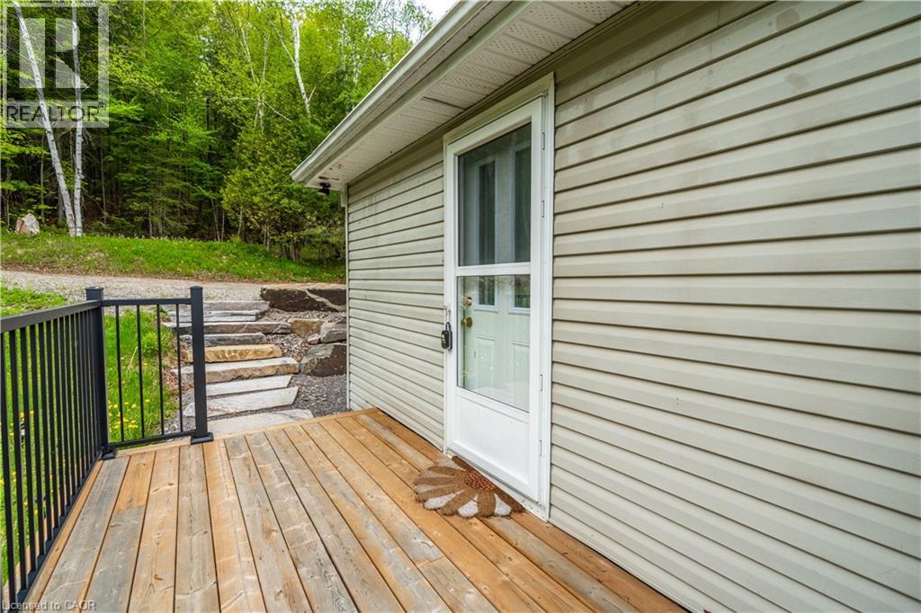 1056 INAWENDAWIN Road - 32