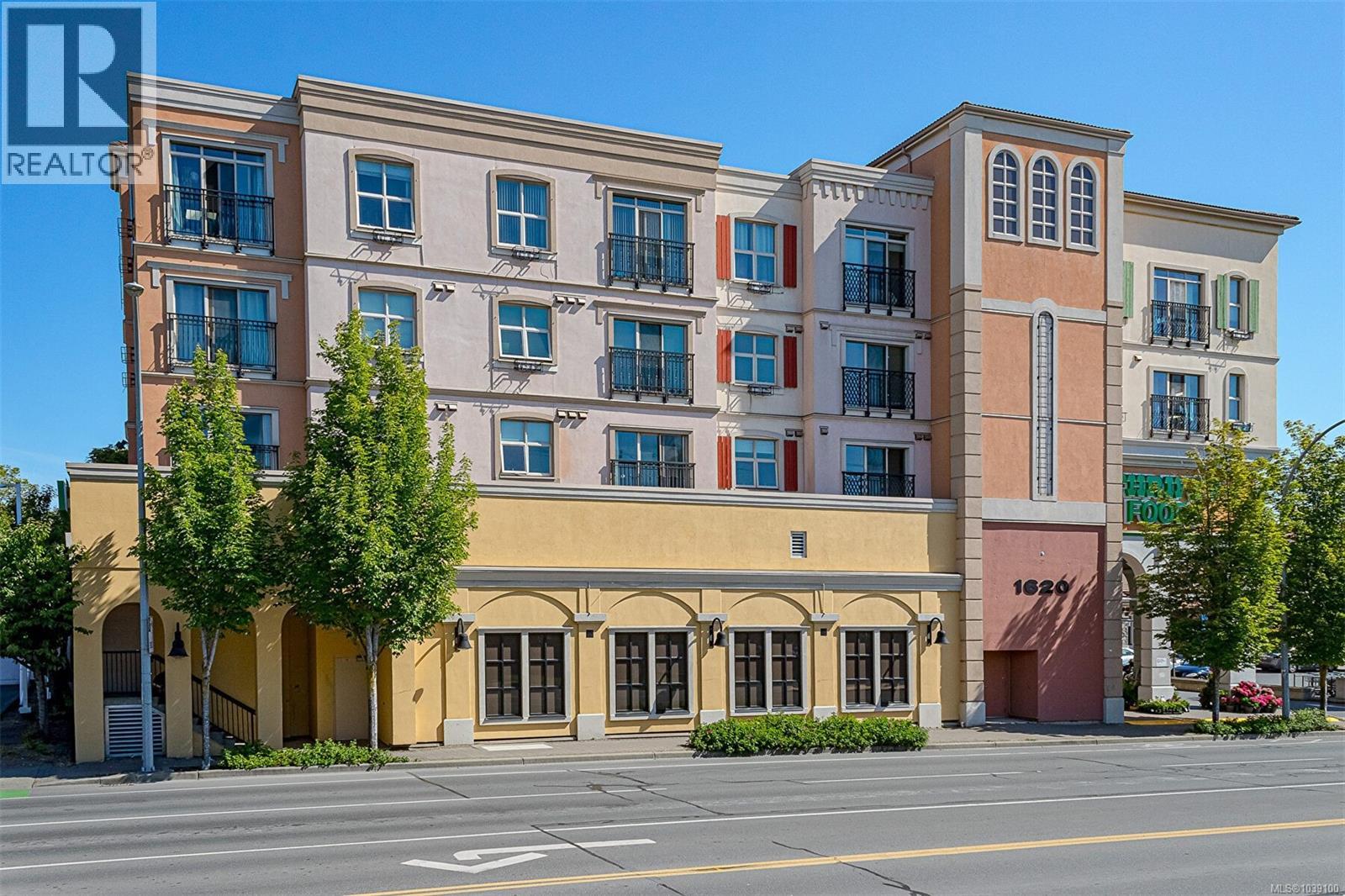 202 1620 McKenzie Avenue, Saanich