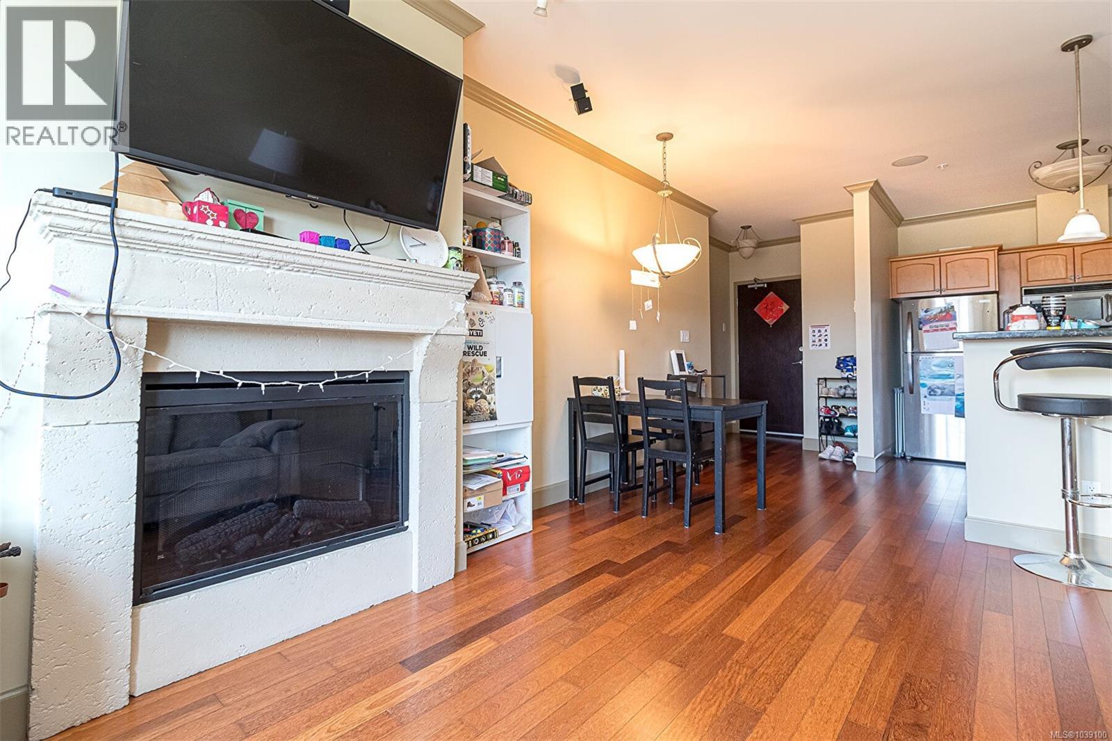 202 1620 McKenzie Avenue, Saanich