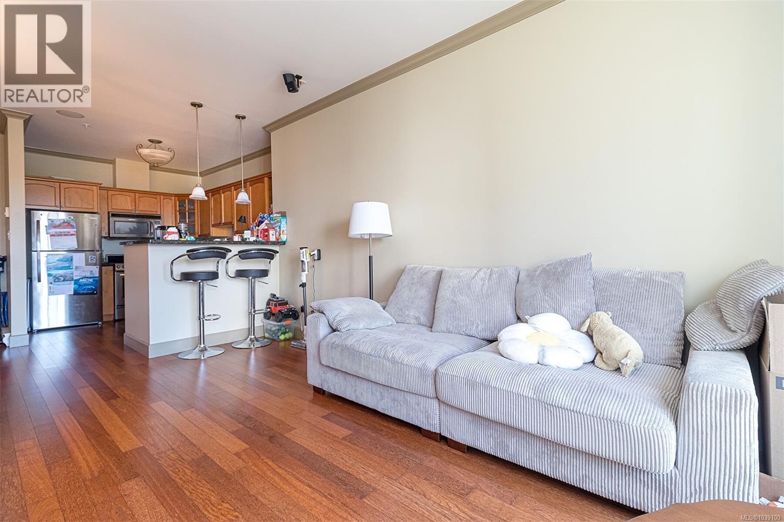 202 1620 McKenzie Avenue, Saanich