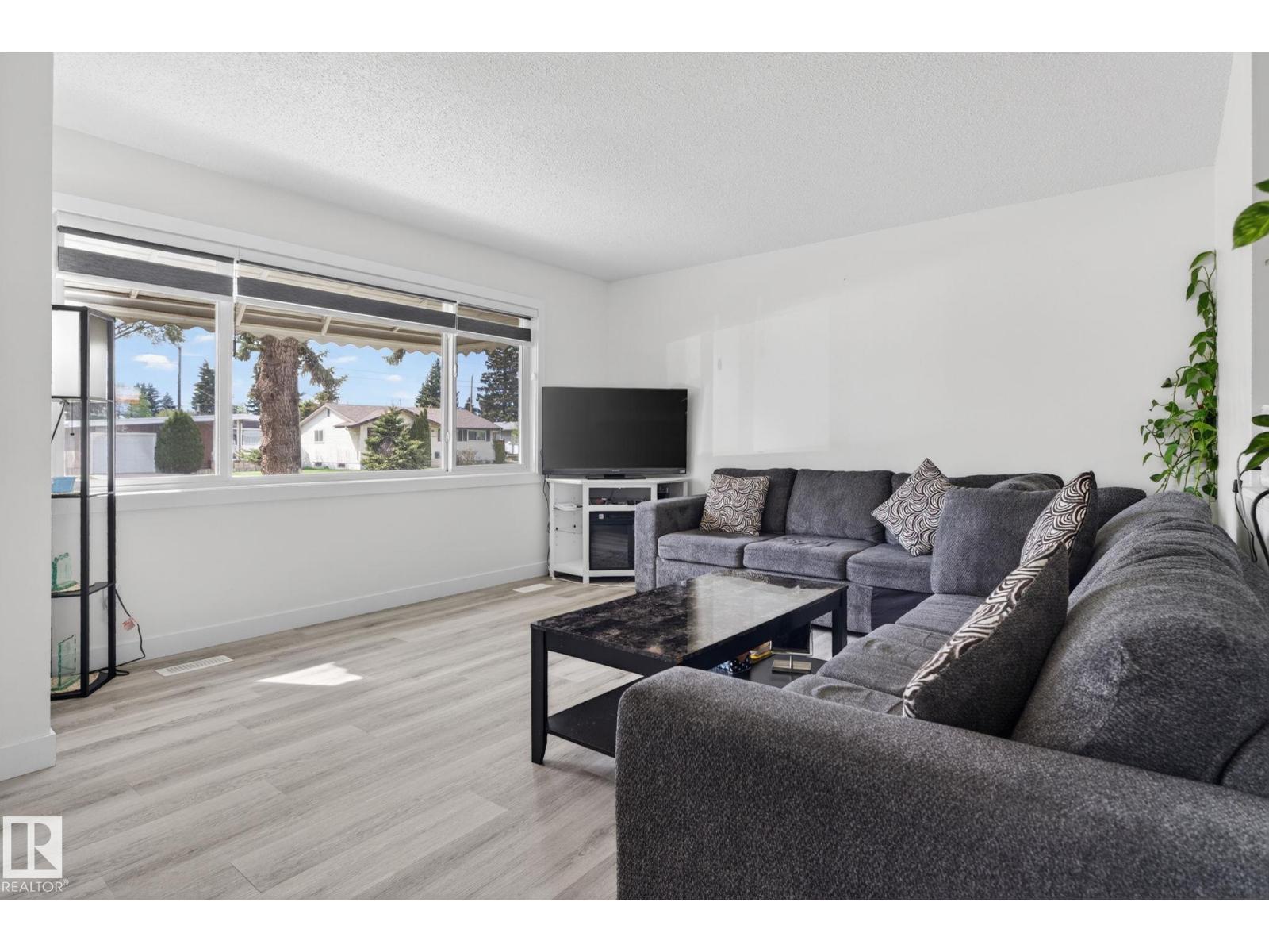 13433 101 ST NW - 4