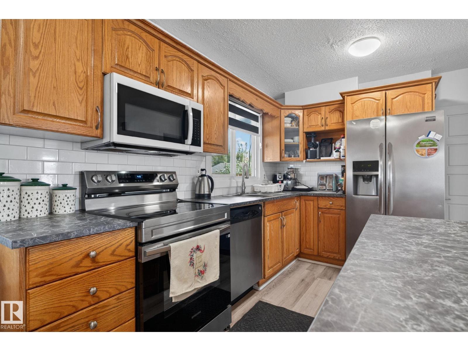 13433 101 ST NW - 8