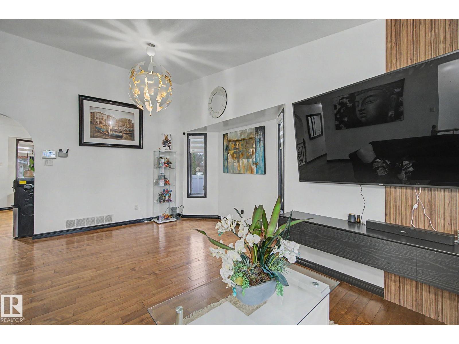 242 NORTHMOUNT DR — photo 12