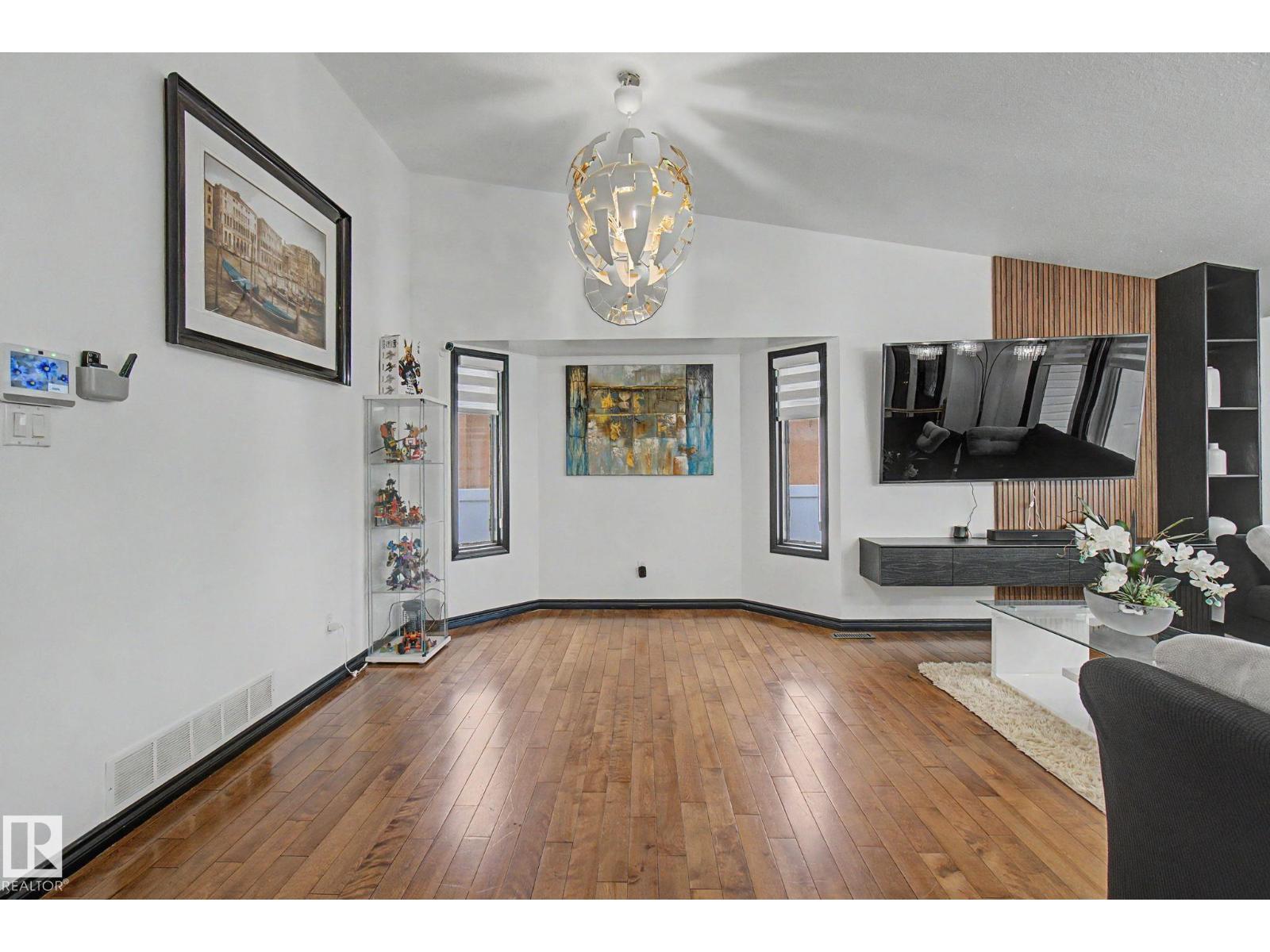 242 NORTHMOUNT DR — photo 13
