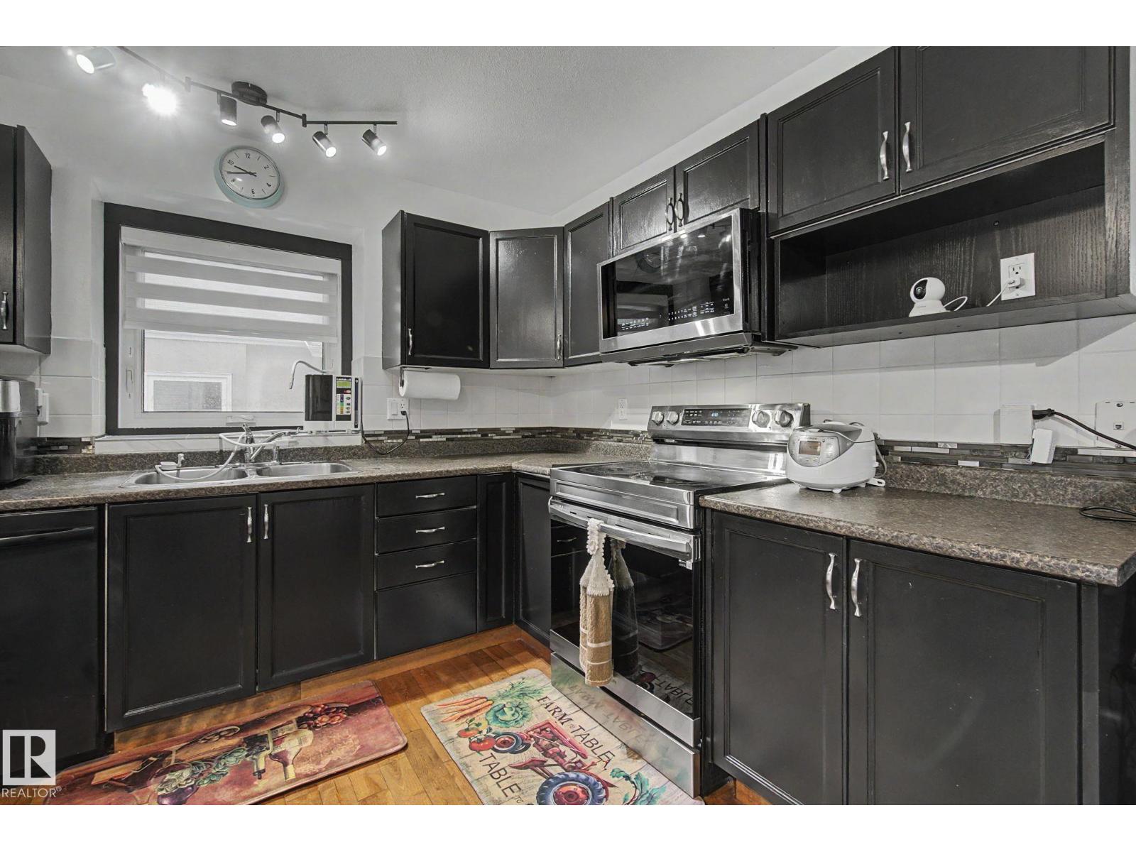242 NORTHMOUNT DR — photo 18