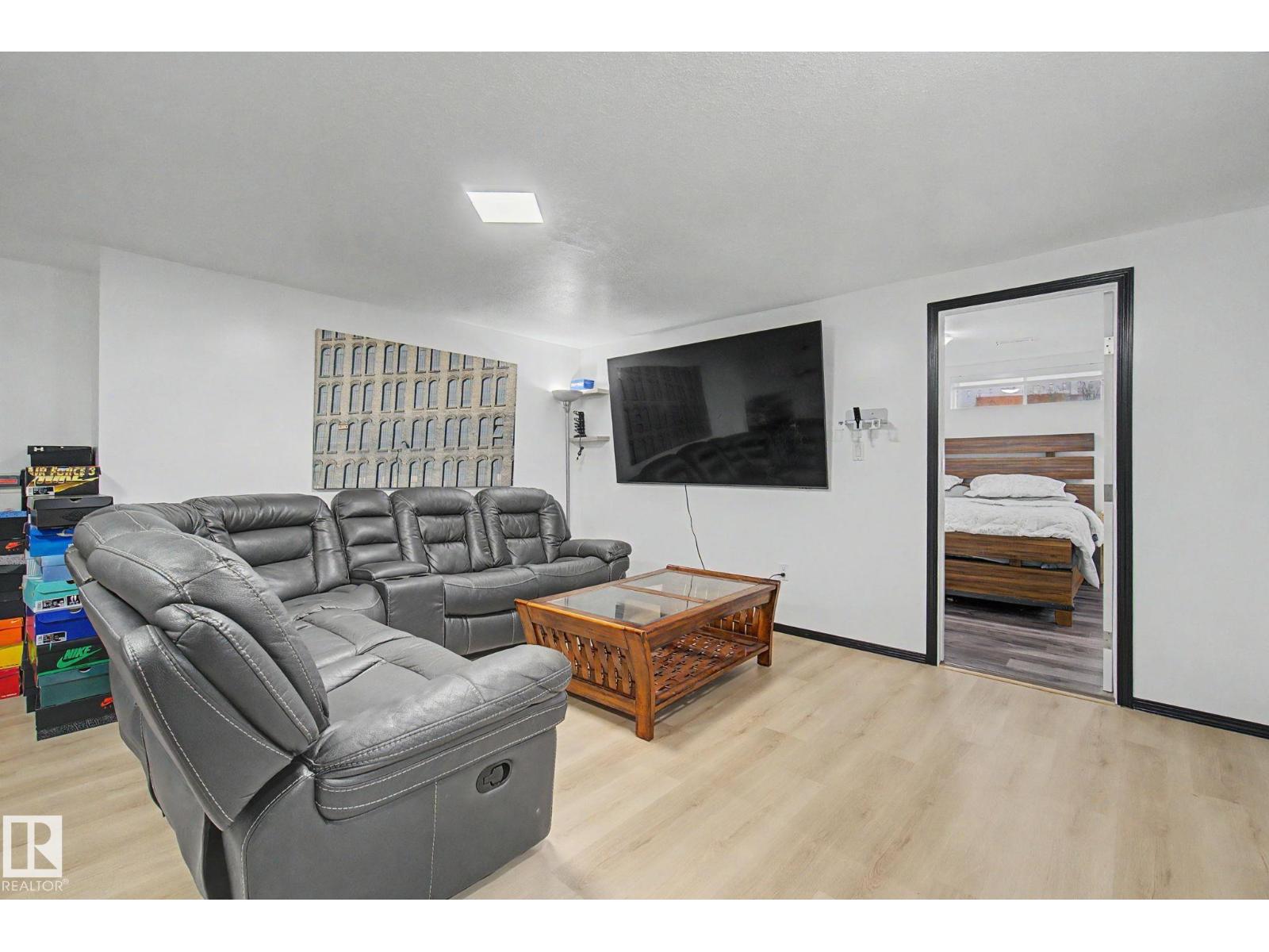 242 NORTHMOUNT DR — photo 36