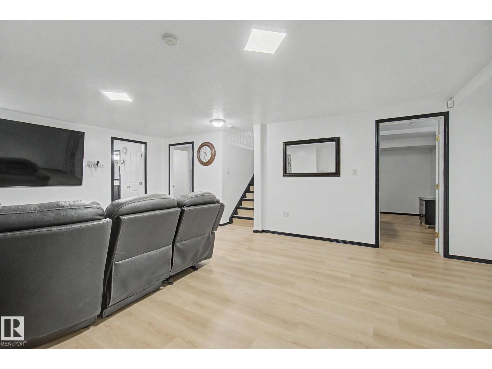 242 NORTHMOUNT DR — photo 41