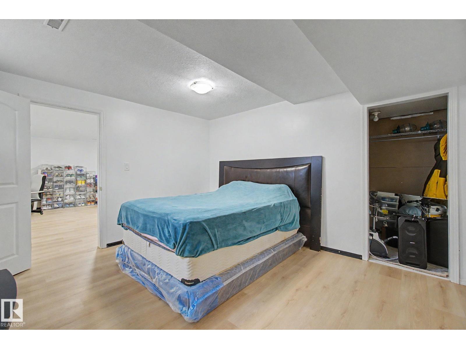242 NORTHMOUNT DR — photo 43