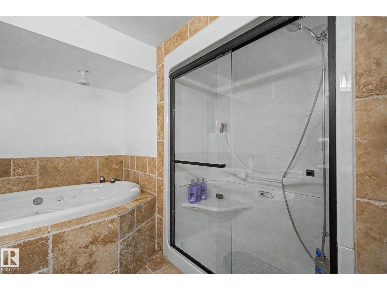 242 NORTHMOUNT DR — photo 49