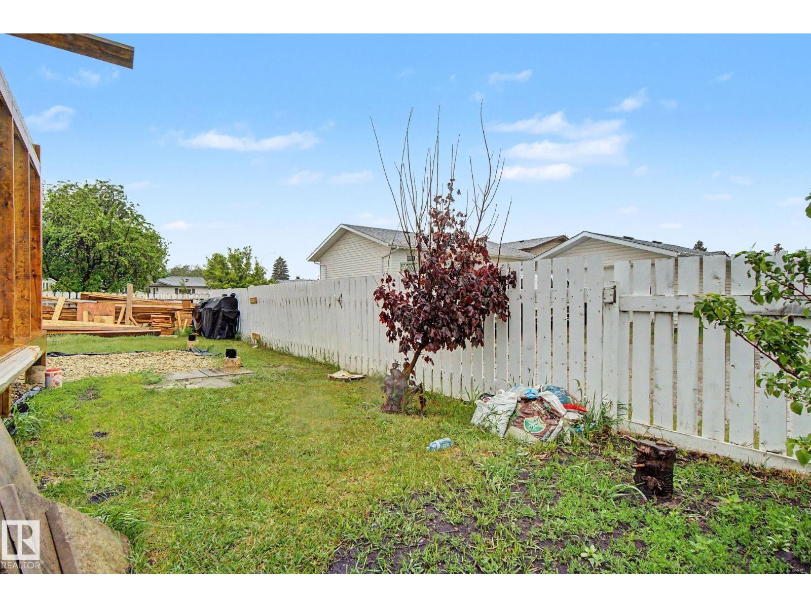 242 NORTHMOUNT DR — photo 57