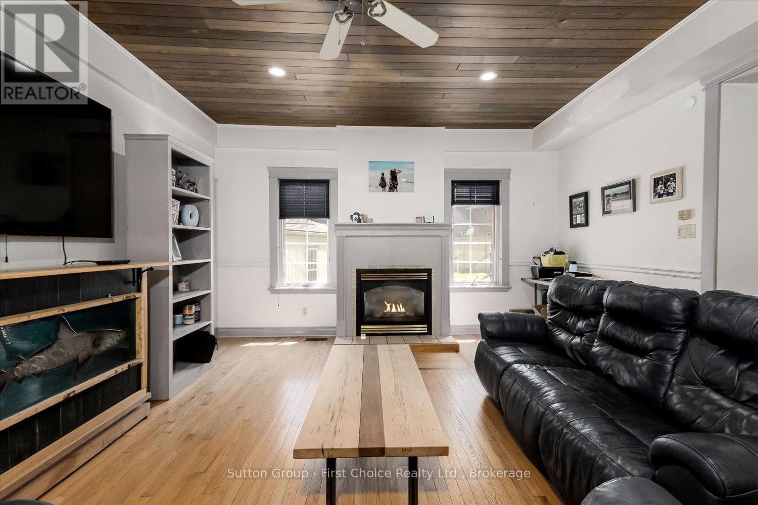 409 MORNINGTON STREET - 17