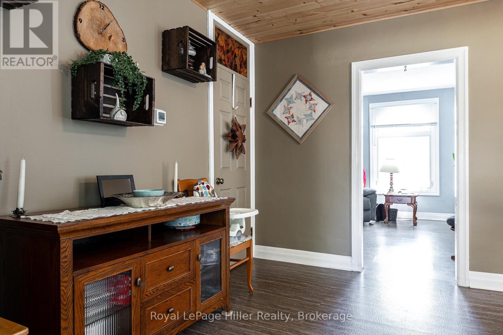 272 JOHN STREET N - 10