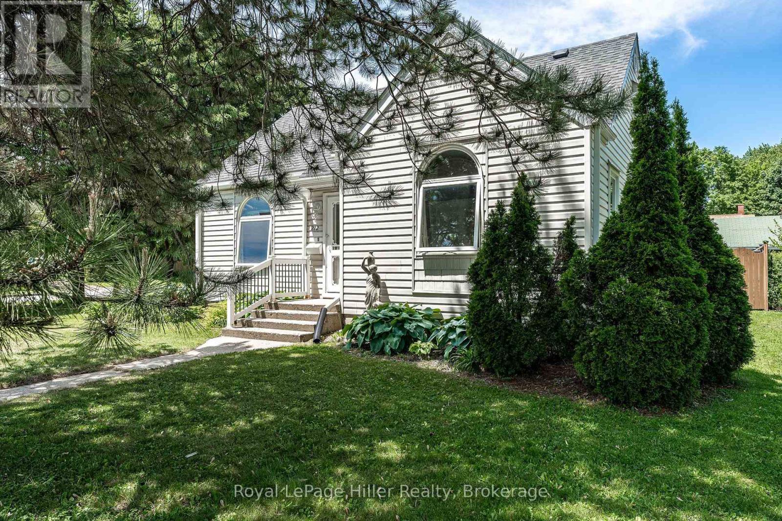 272 JOHN STREET N - 2
