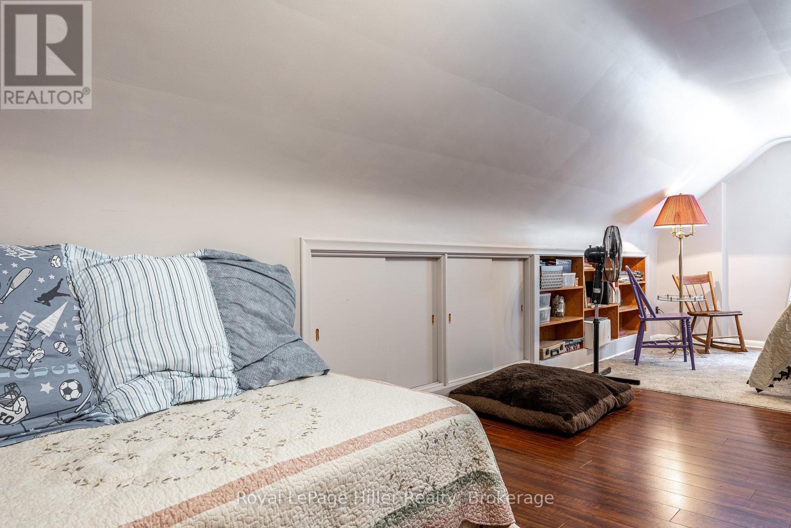 272 JOHN STREET N - 25