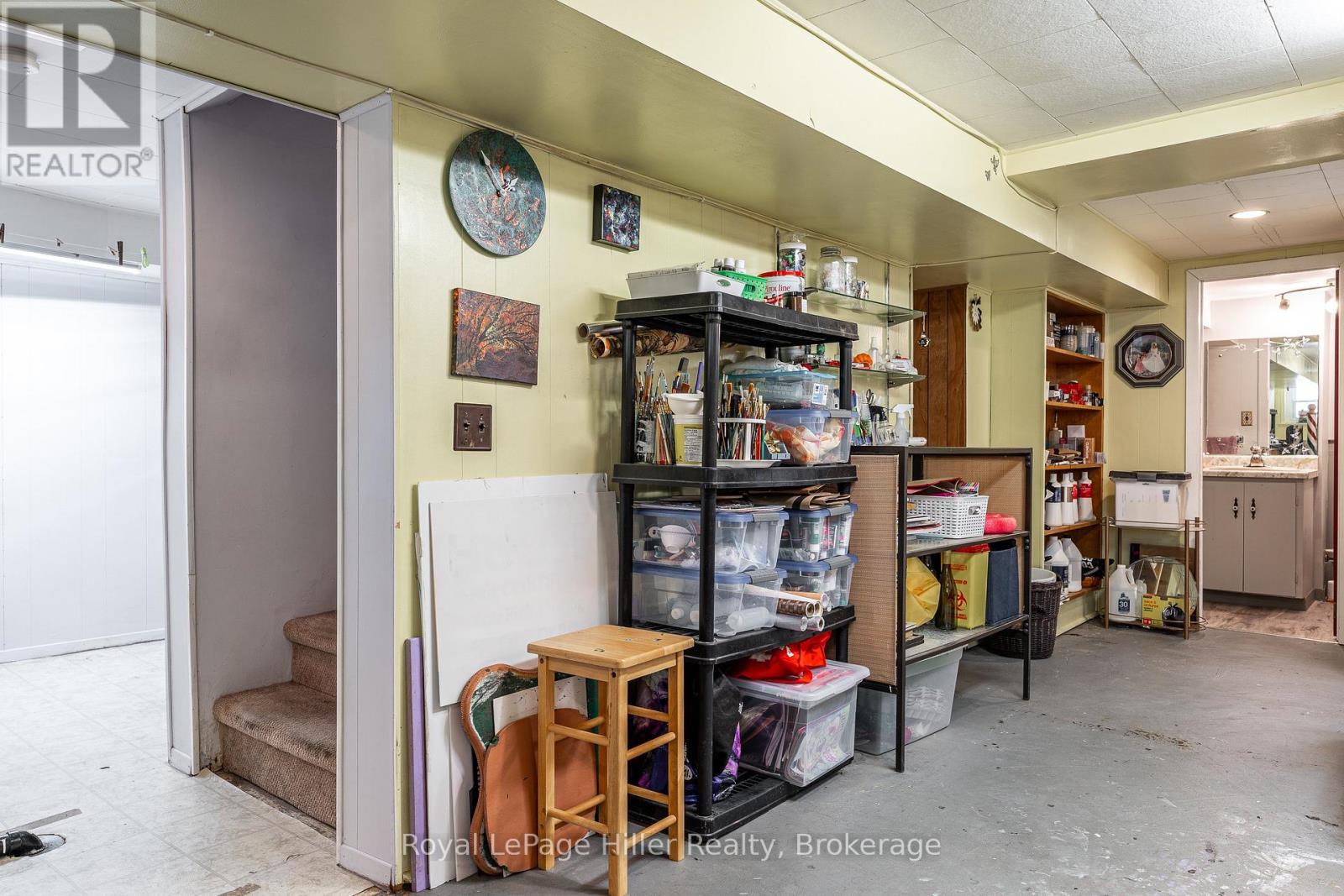 272 JOHN STREET N - 31