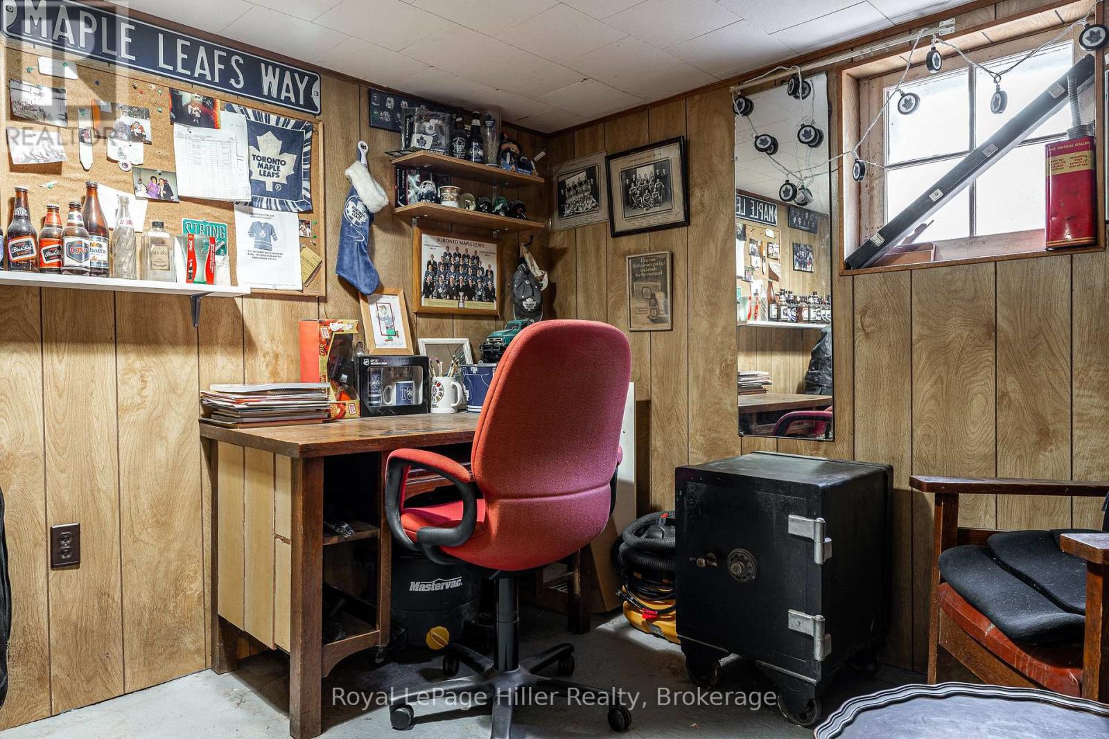 272 JOHN STREET N - 34