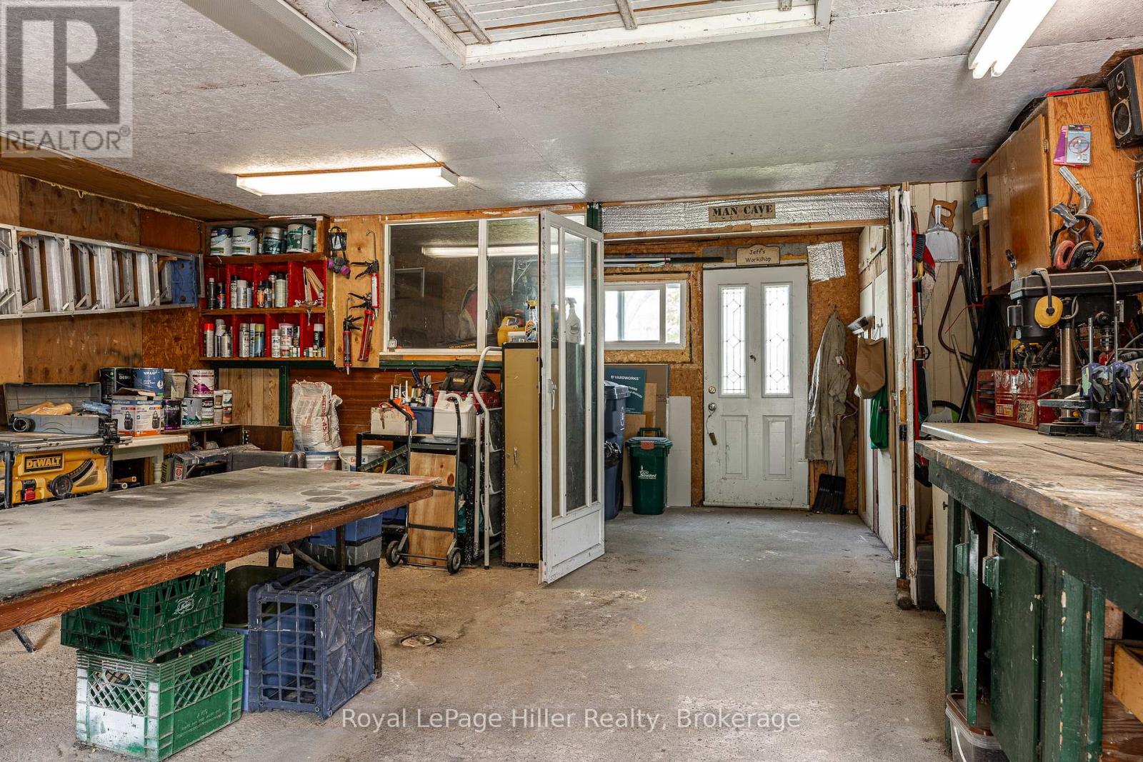 272 JOHN STREET N - 39