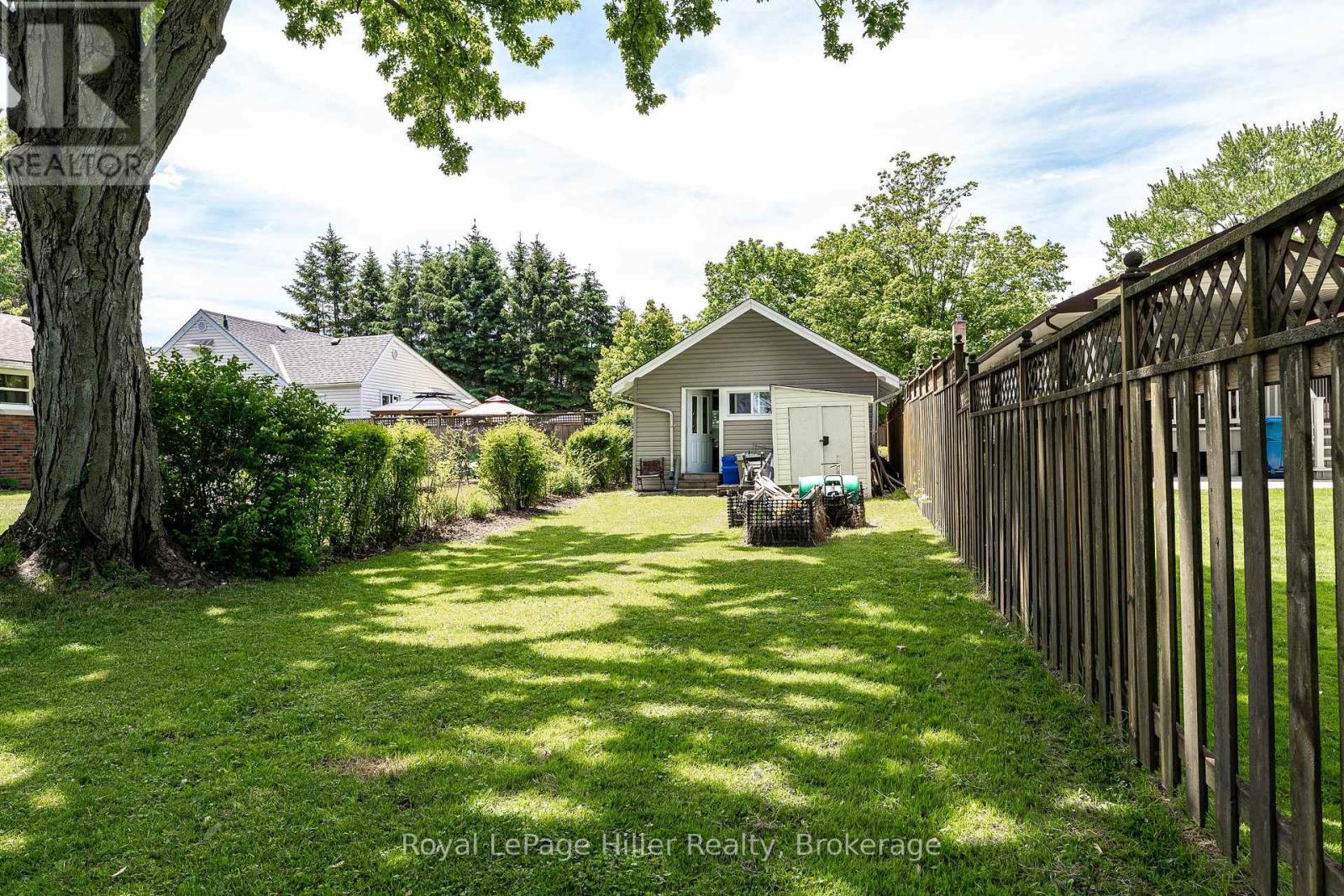 272 JOHN STREET N - 40