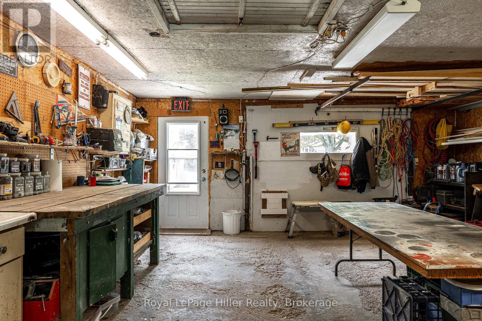 272 JOHN STREET N - 41
