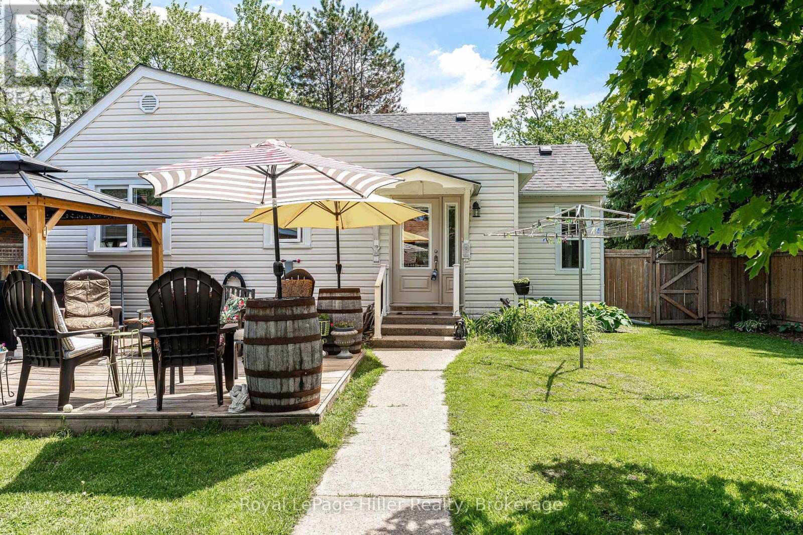 272 JOHN STREET N - 43