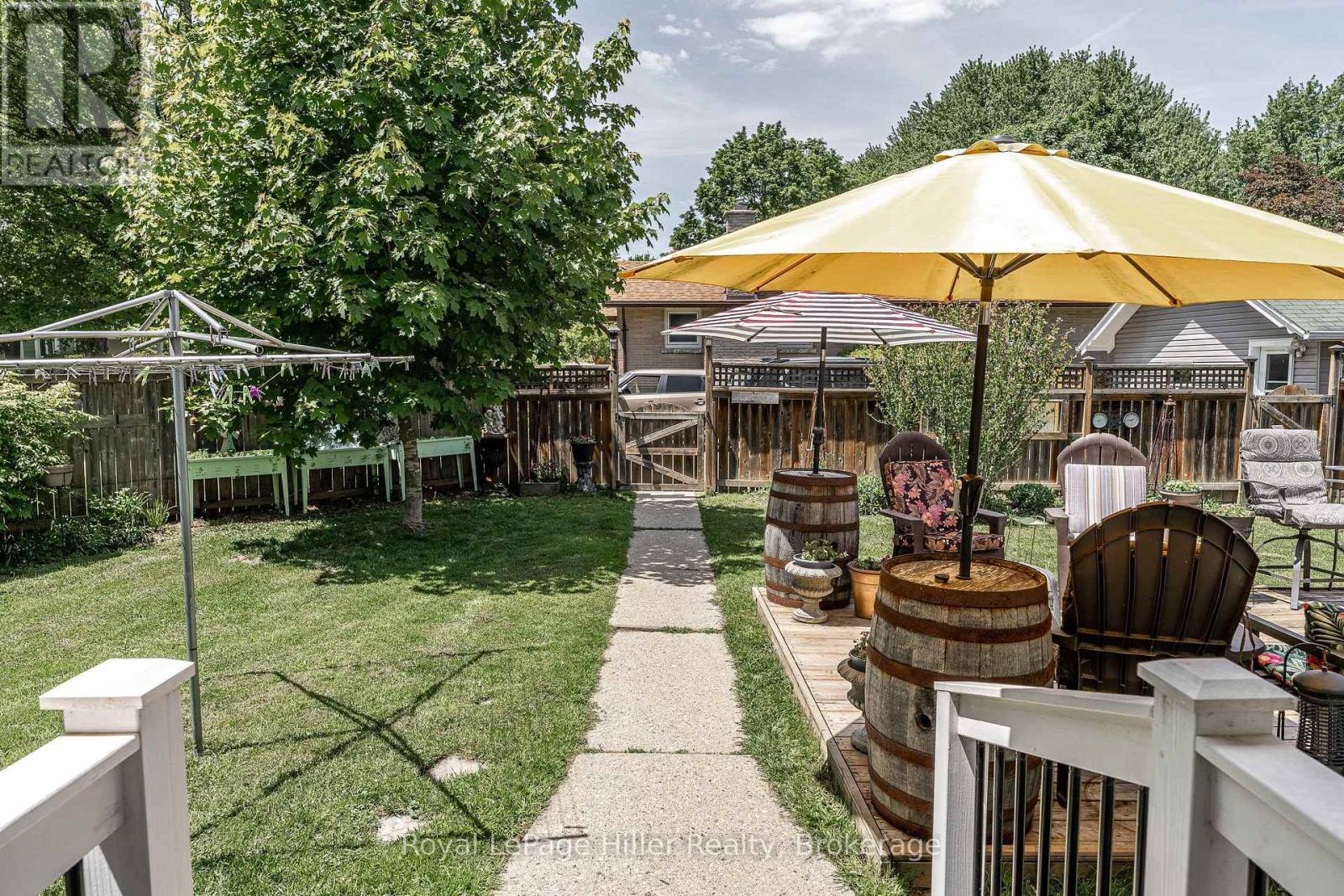 272 JOHN STREET N - 45