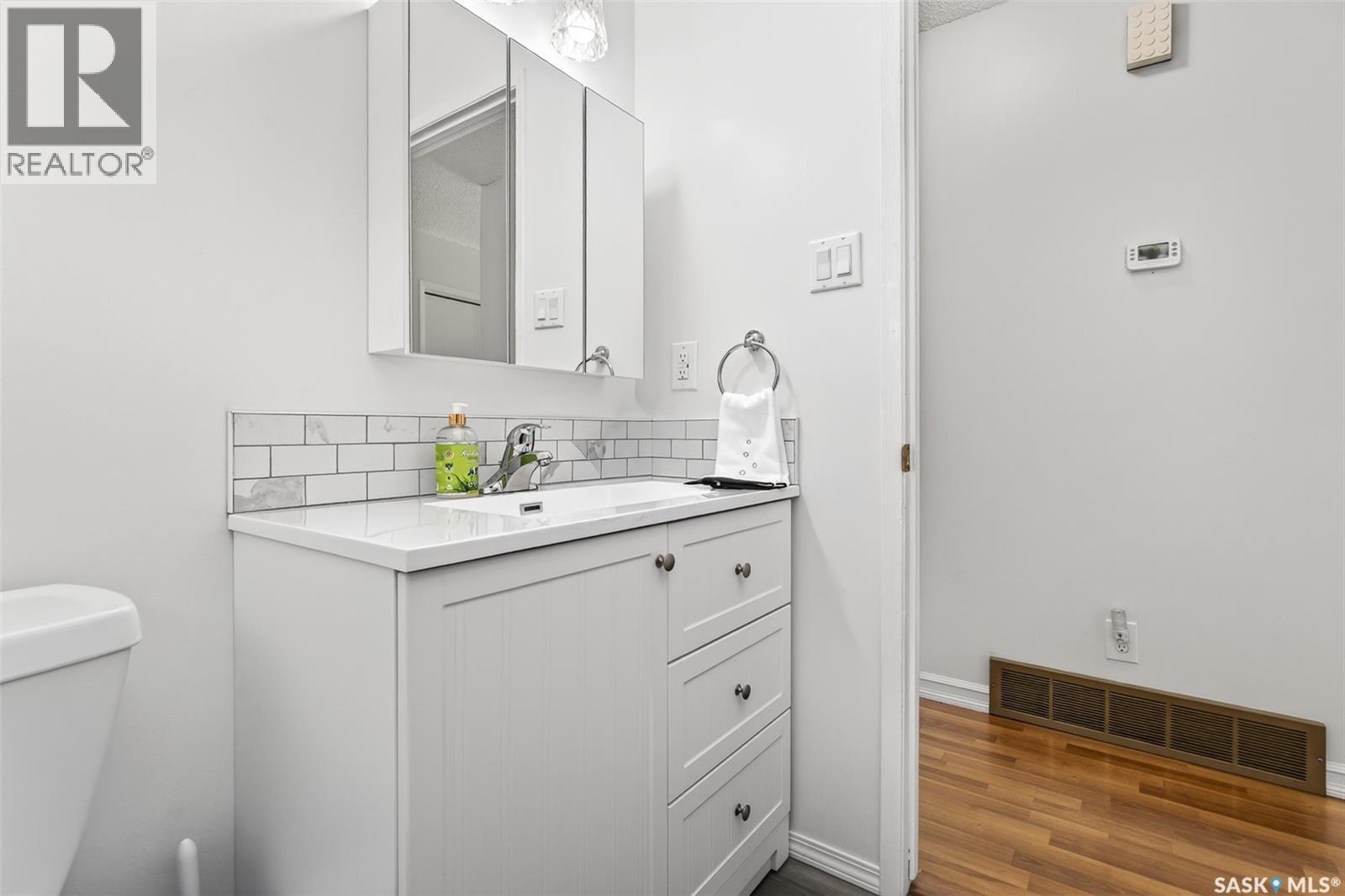 1031 Ross STREET E - 27